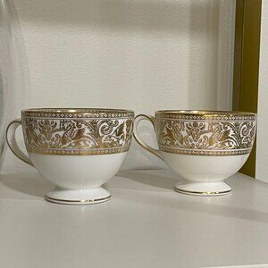 Wedgewood Leigh footed cup White Dragons Florentine Gold